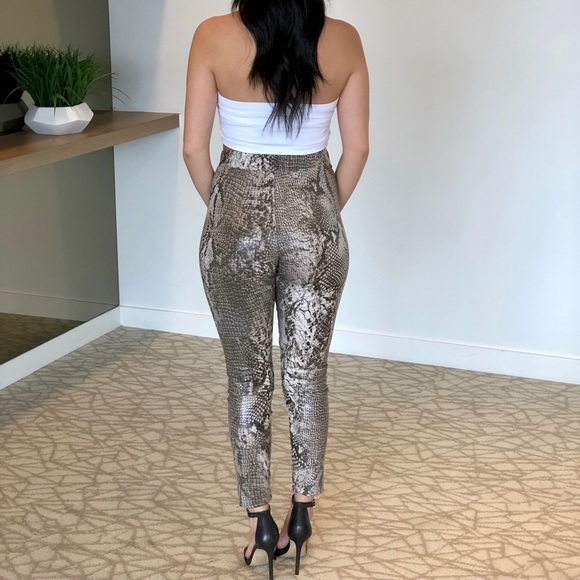 NWT Women’s Brown Front Zip Snakeskin Print Tights - Picture 5 of 8